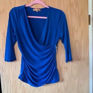 Ellen Tracy Royal Blue v neck. Decorative side zipper. Size M.